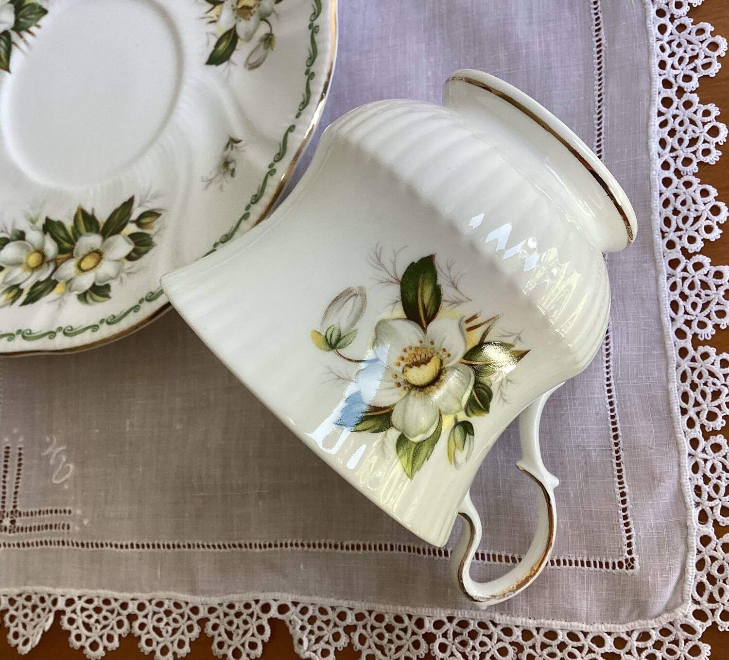 Tasse et sous tasse porcelaine fine anglaise - vintage