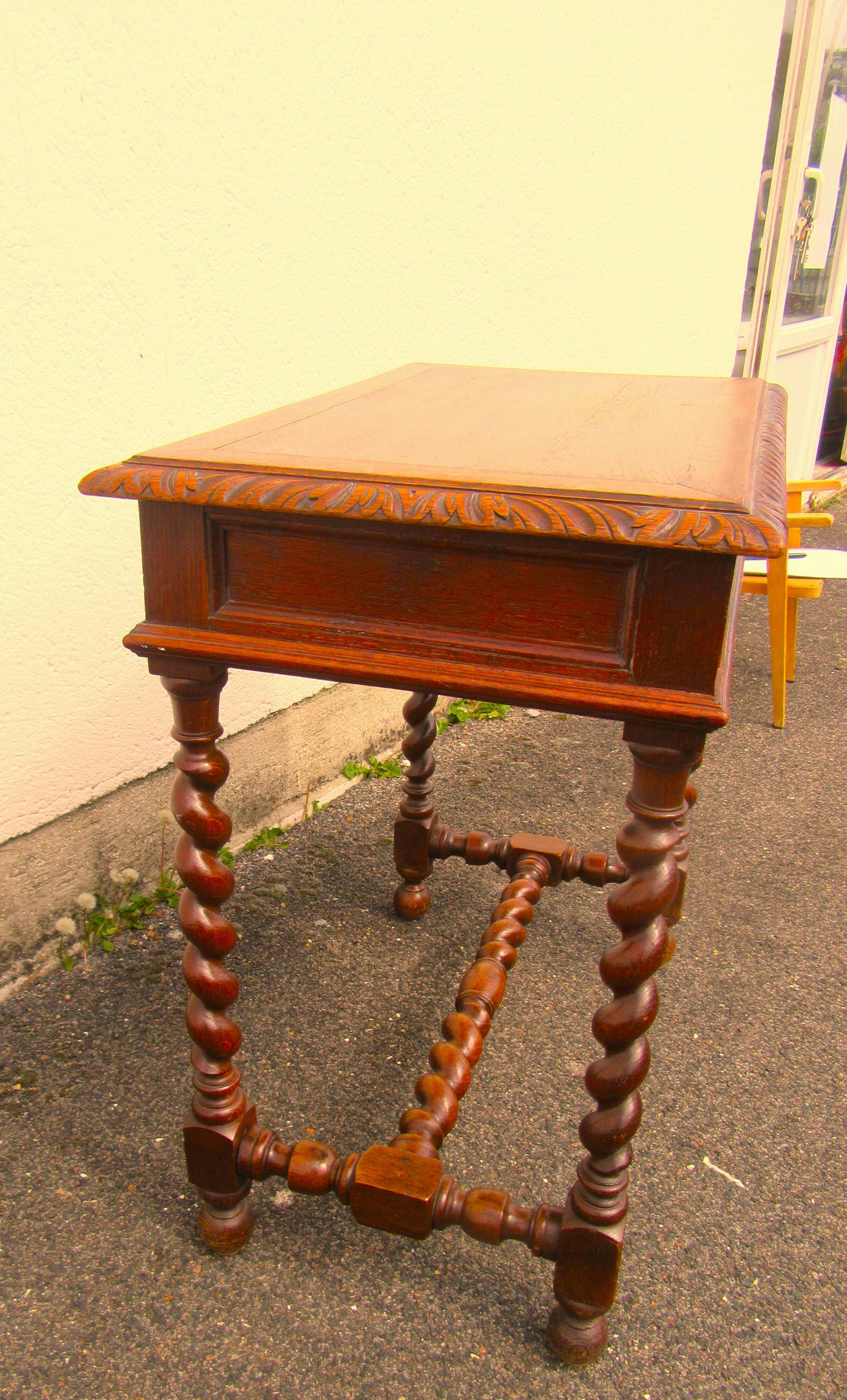 Table bureau style louis XIII