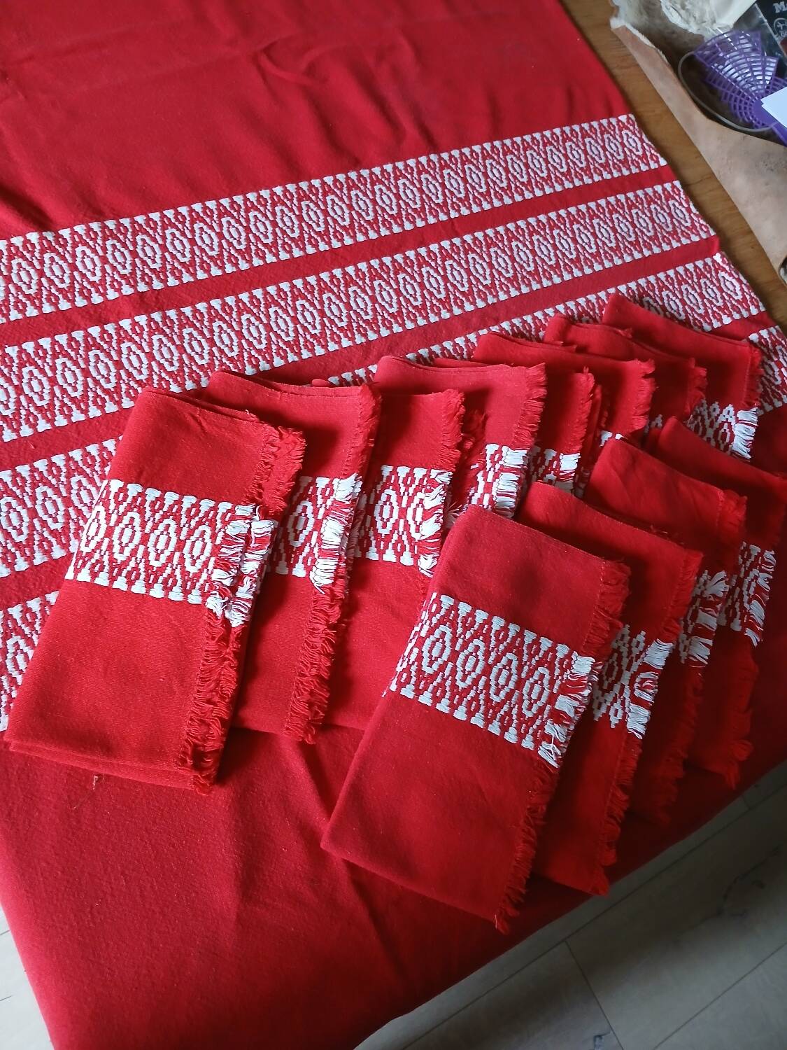 Tablecloth + 12 old napkins