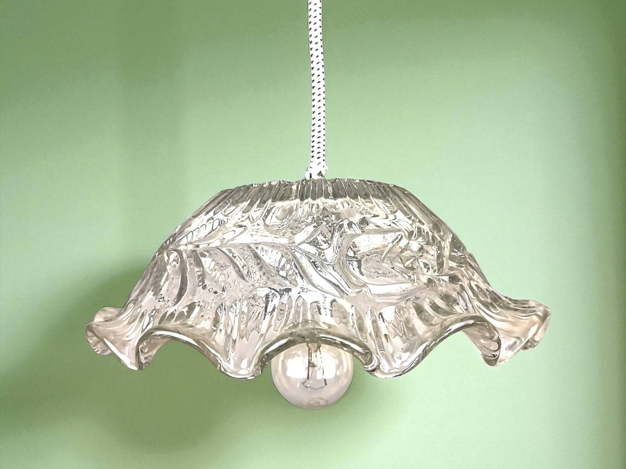 Suspension en verre, milieu XXème