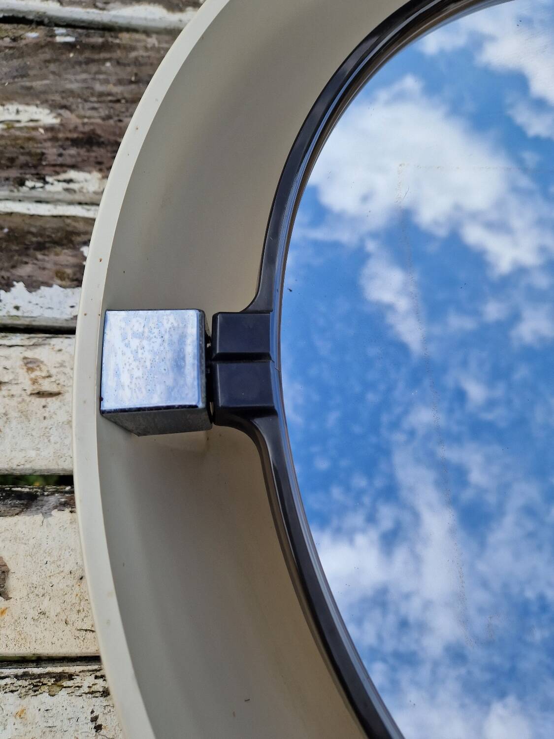 Round illuminated plastic mirror from the 70s