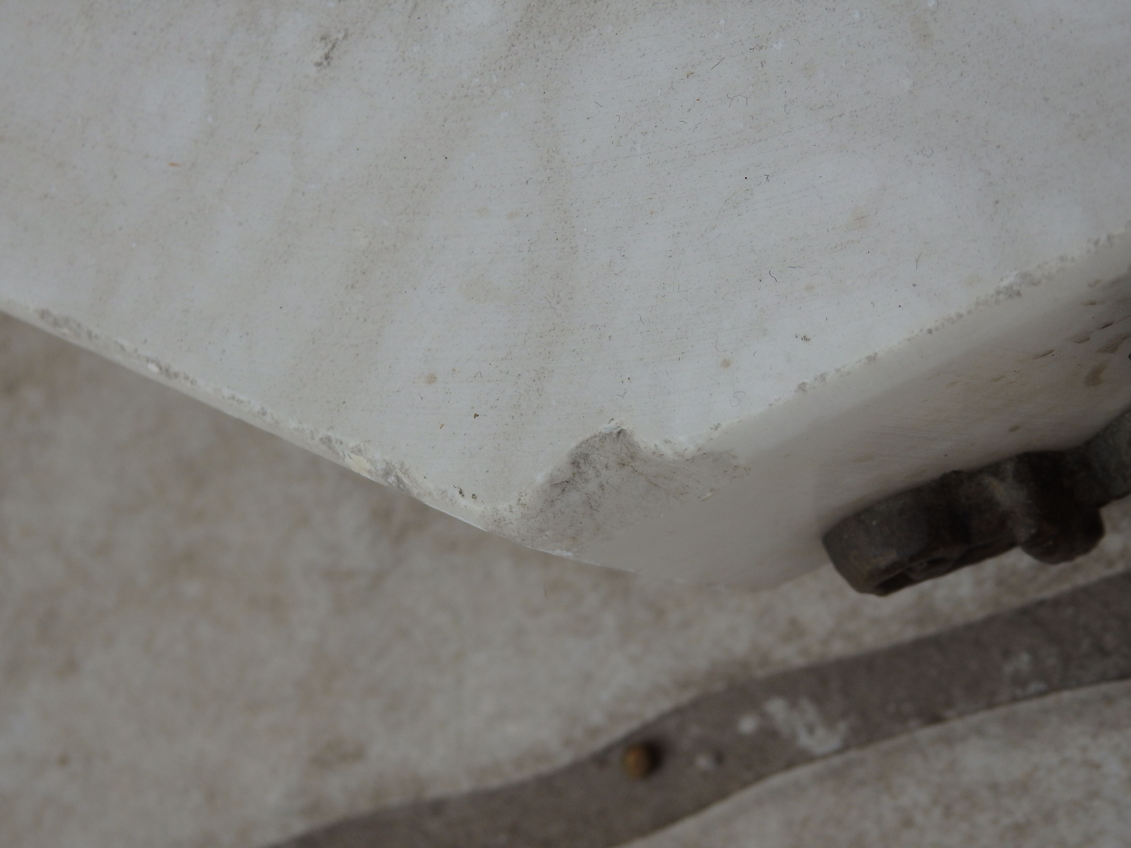 Antique luminous alabaster and bronze column