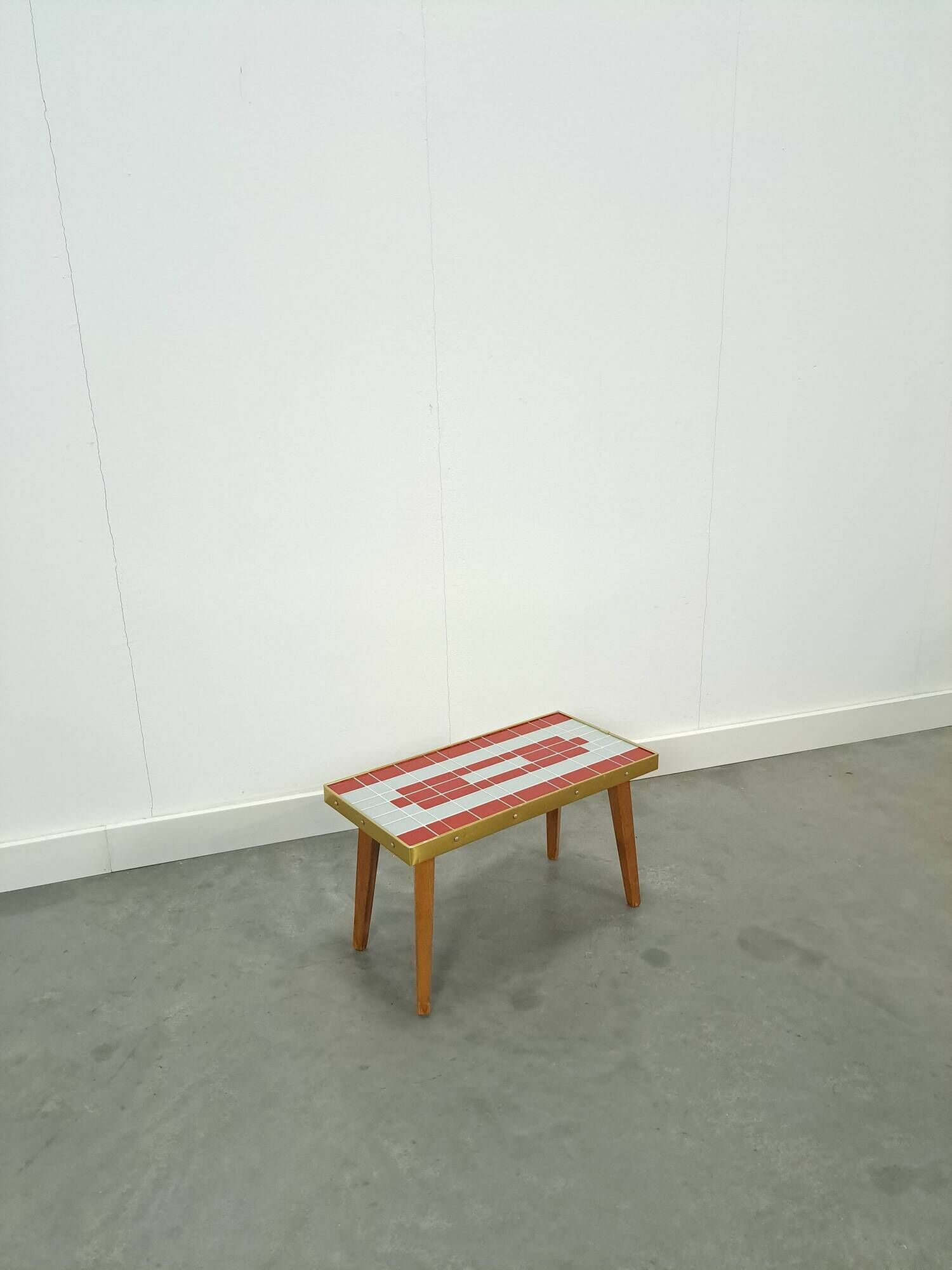 Table d'appoint design Hellerau à damier avec verre et bord doré No. 15