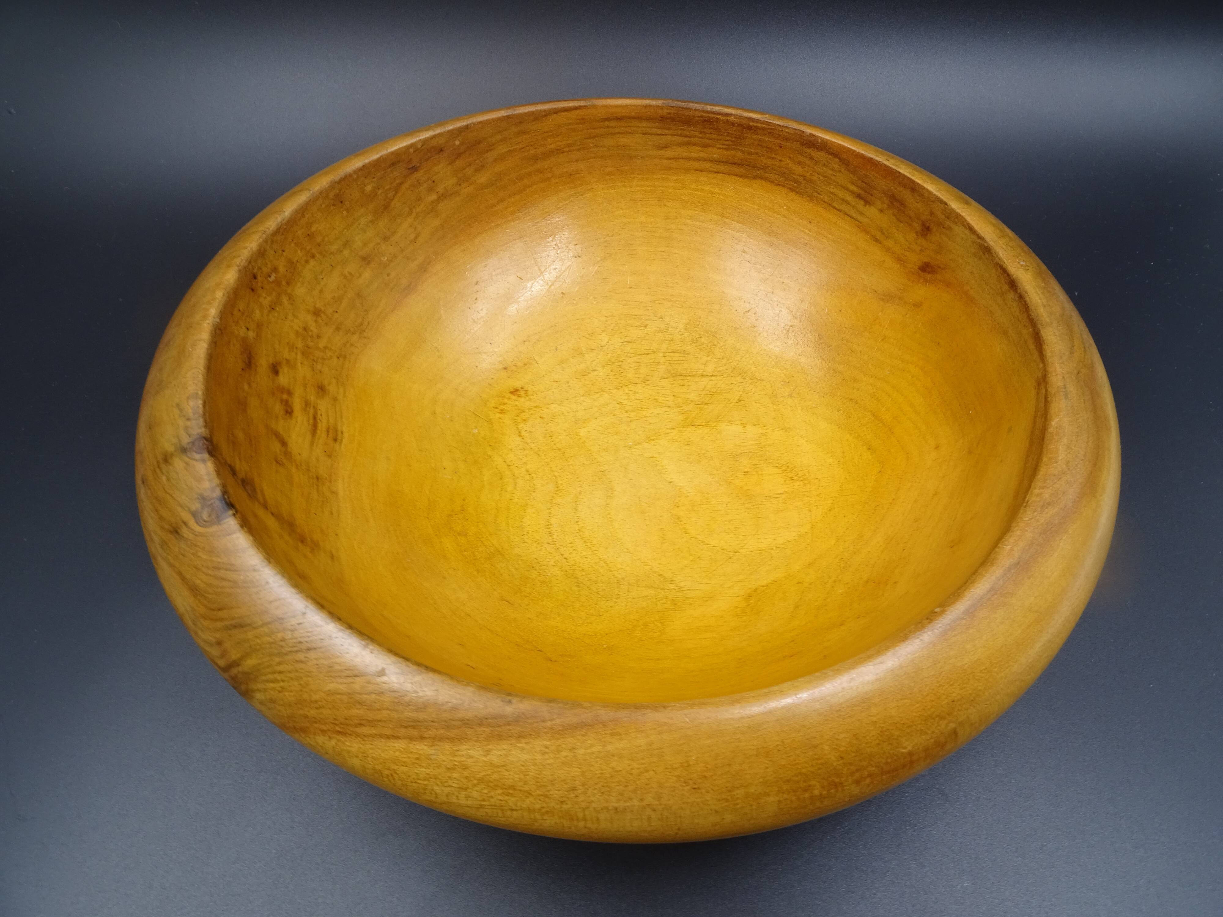 Wooden dish signed E - Circa 1960-1970