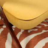 Fauteuil en bois et velours jaune par Chierowski