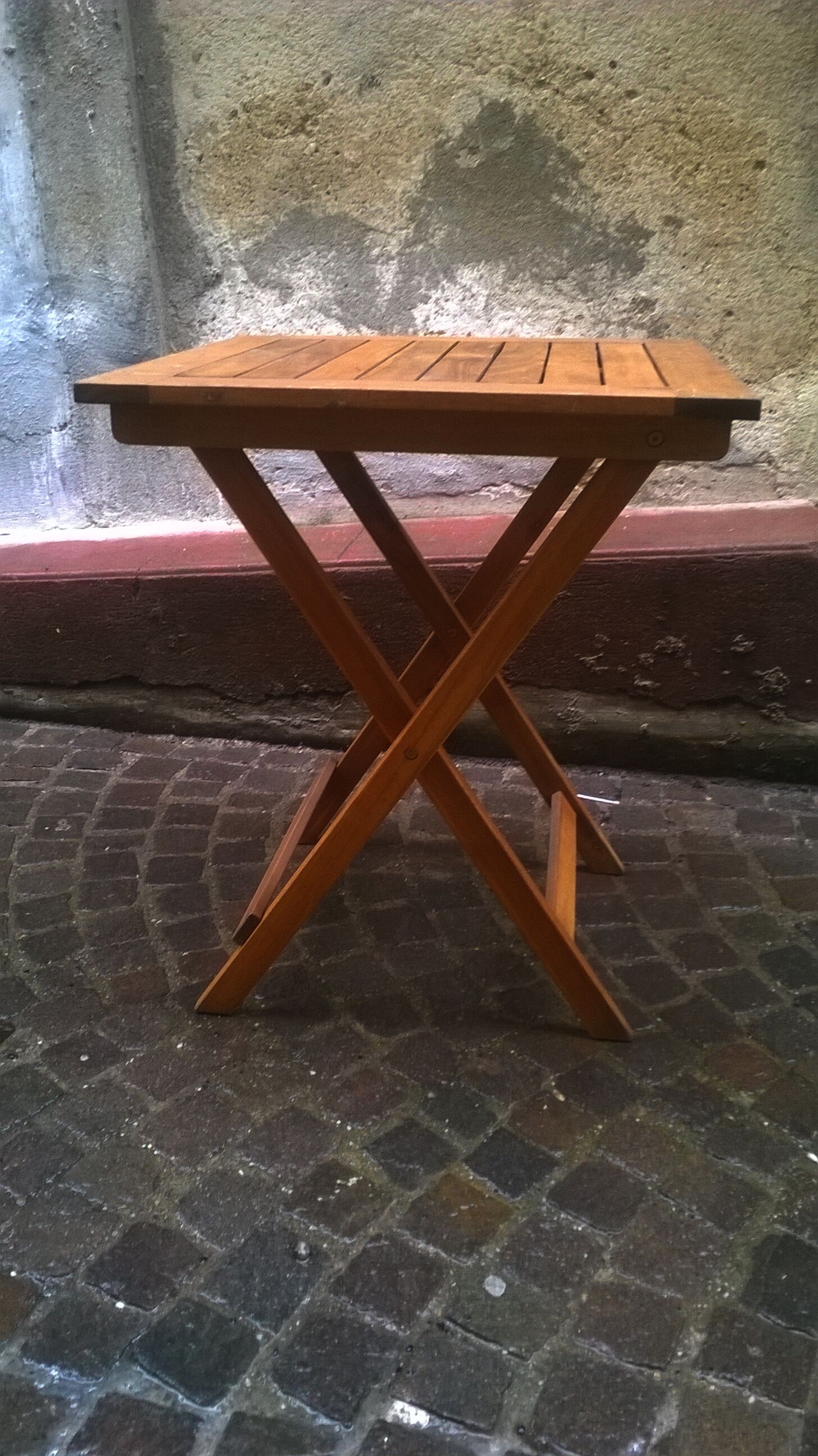 Pableible teak garden table