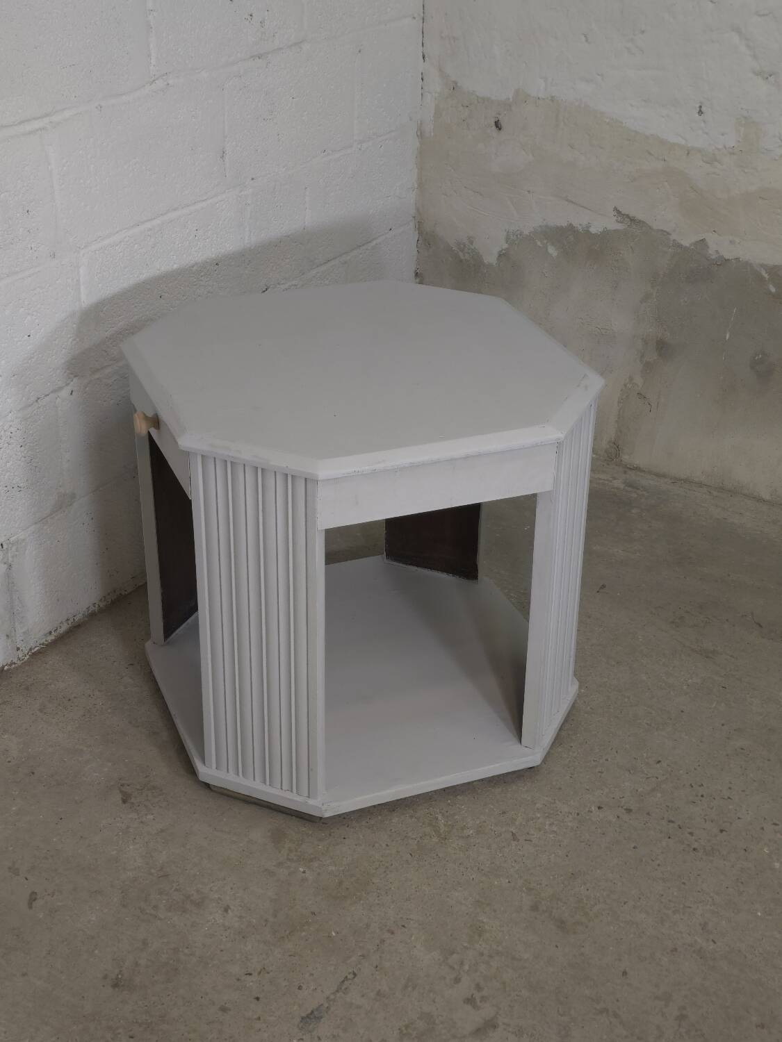 Art Deco side table repainted in "stormy" grey white