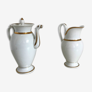 Théière et pichet en porcelaine