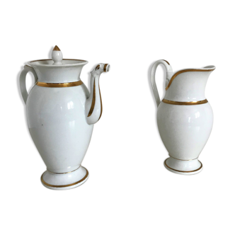 Théière et pichet en porcelaine