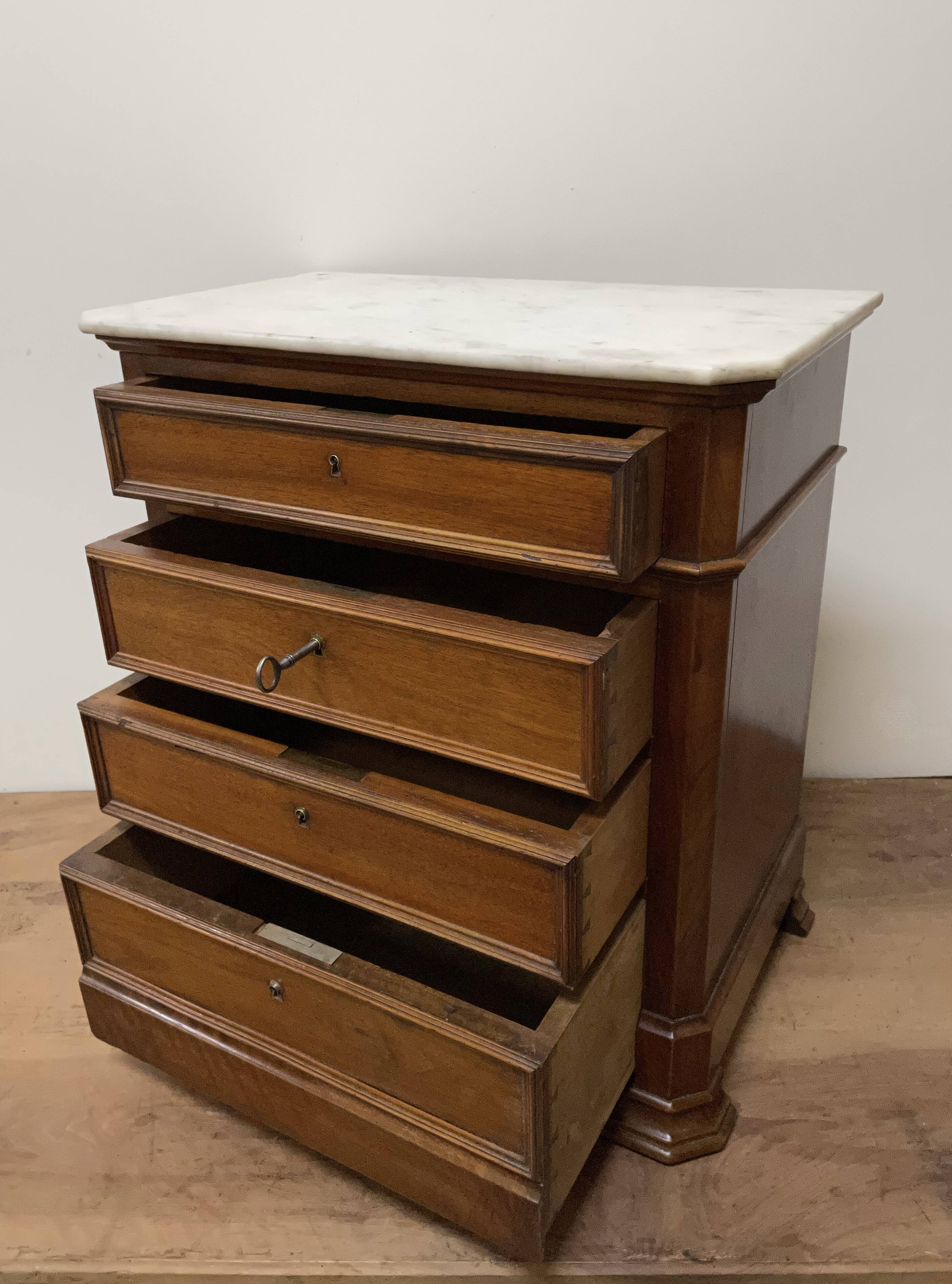 Commode en noyer