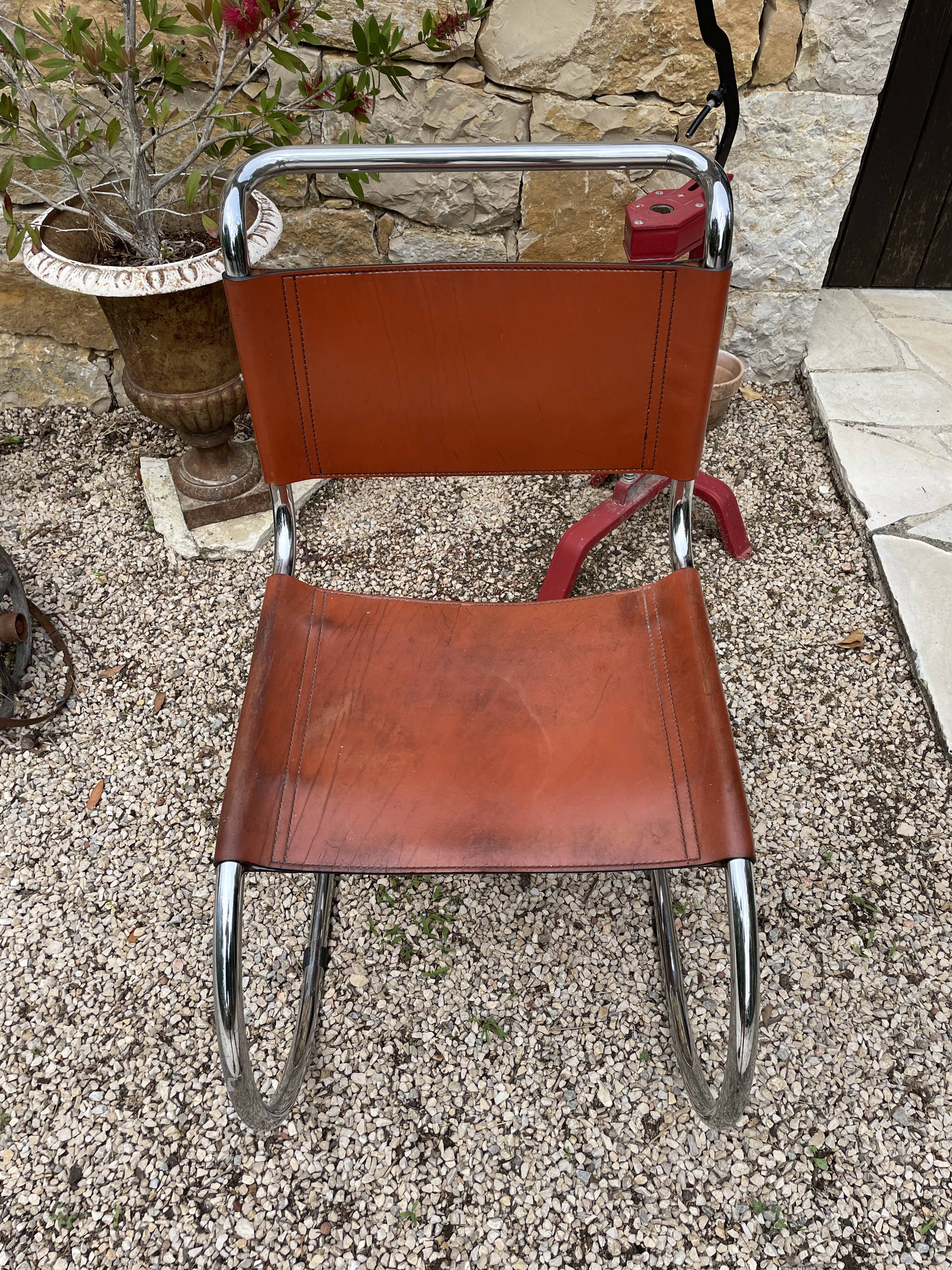 4 chaises Design Mies Van Der Rohe édition années 80