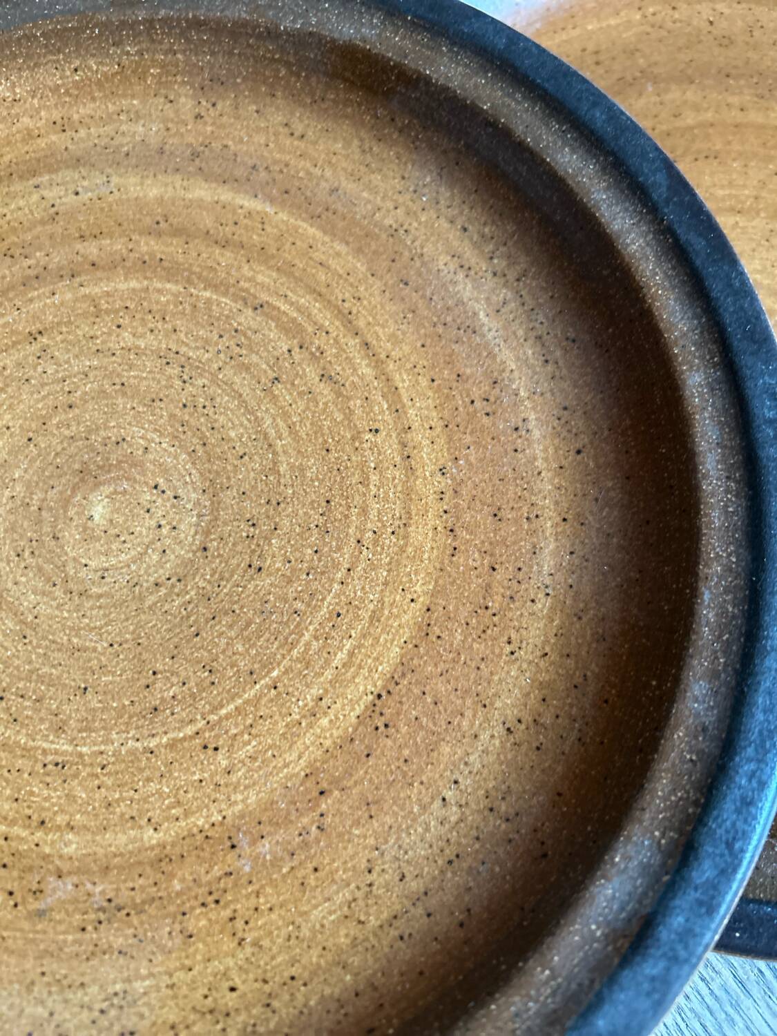 Série de 6 assiettes plates en grès vintage modèle Meylan