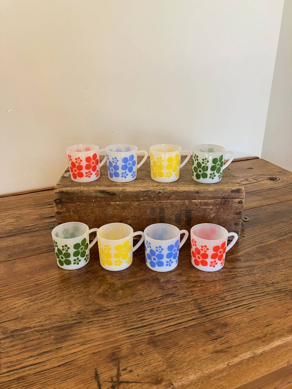 8 Arcopal flowered espresso cups, vintage 1970s