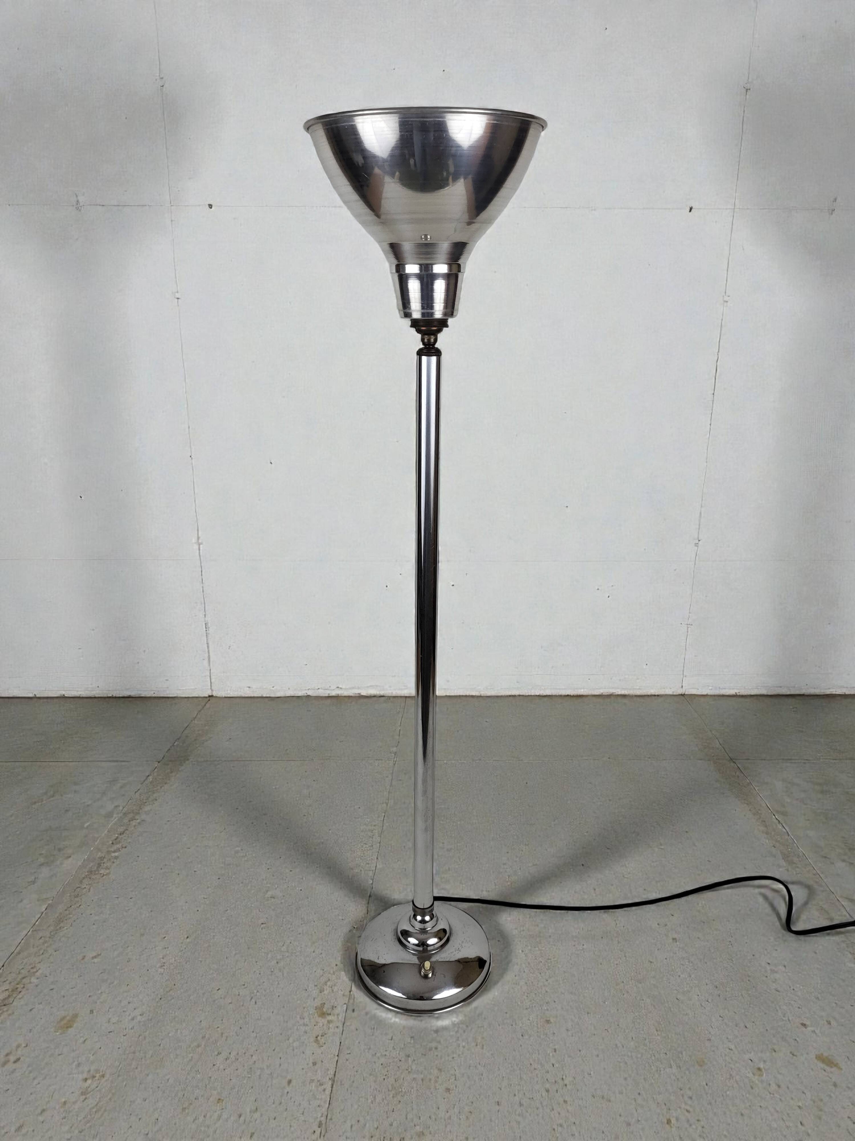 Art Deco lamp in chromed metal