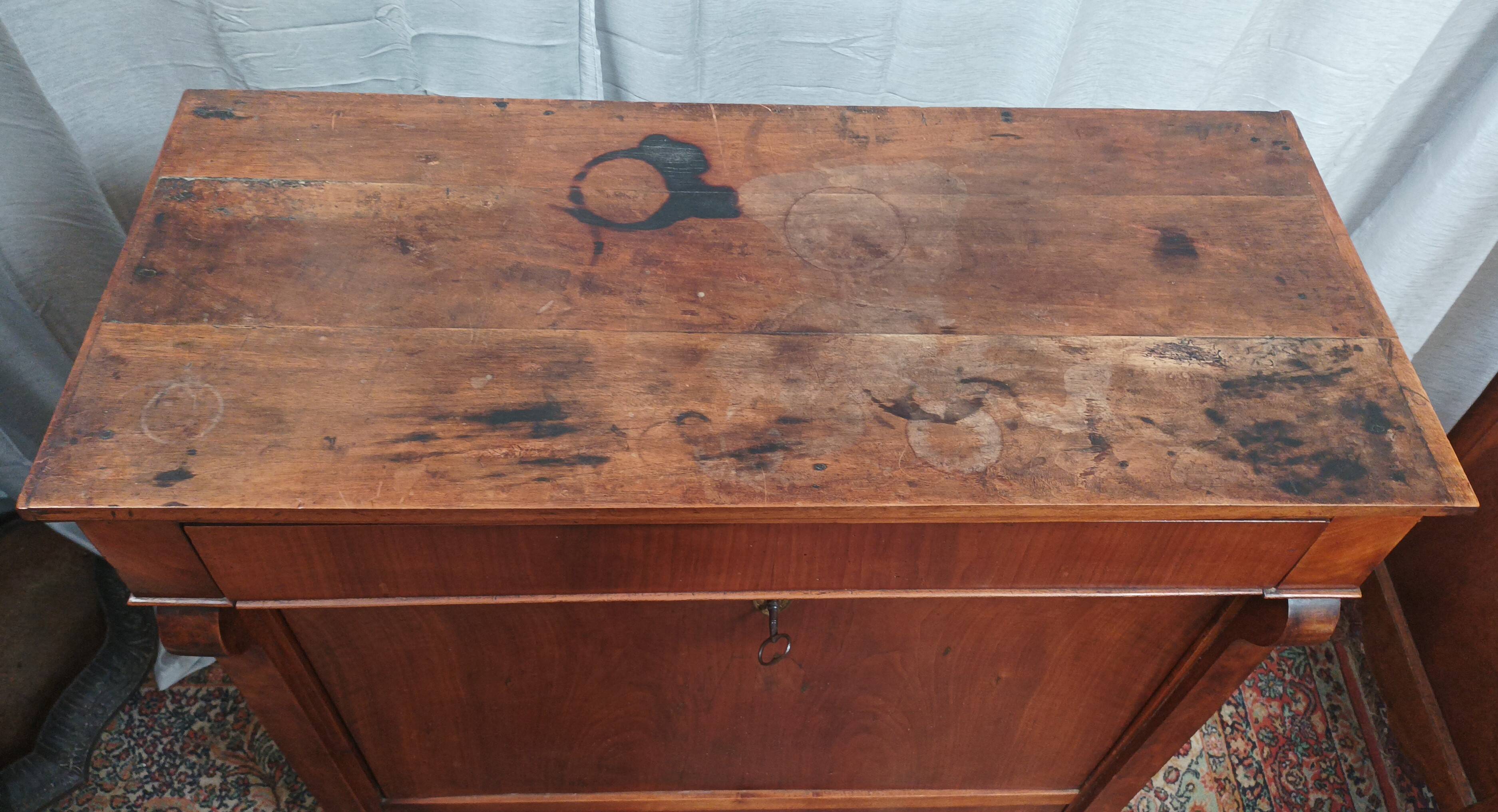 Secrétaire époque Restauration en noyer