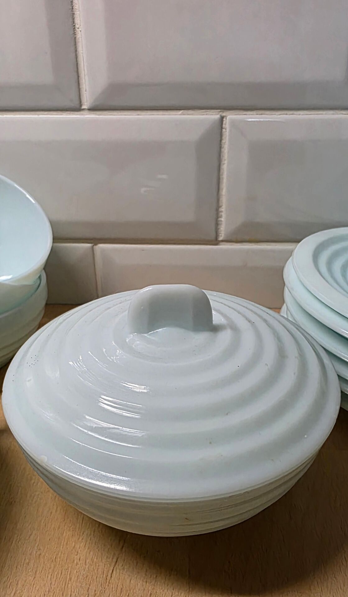 Coffee service in opaline in 1950s Art Deco style.