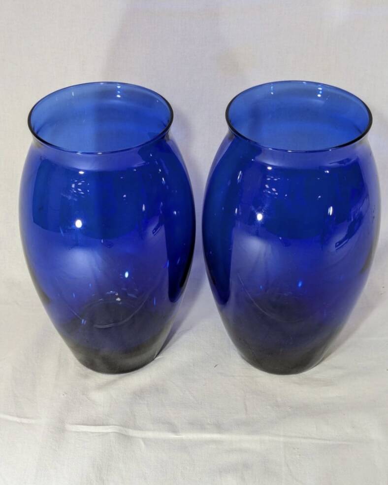Pair of vases - blue crystal glass