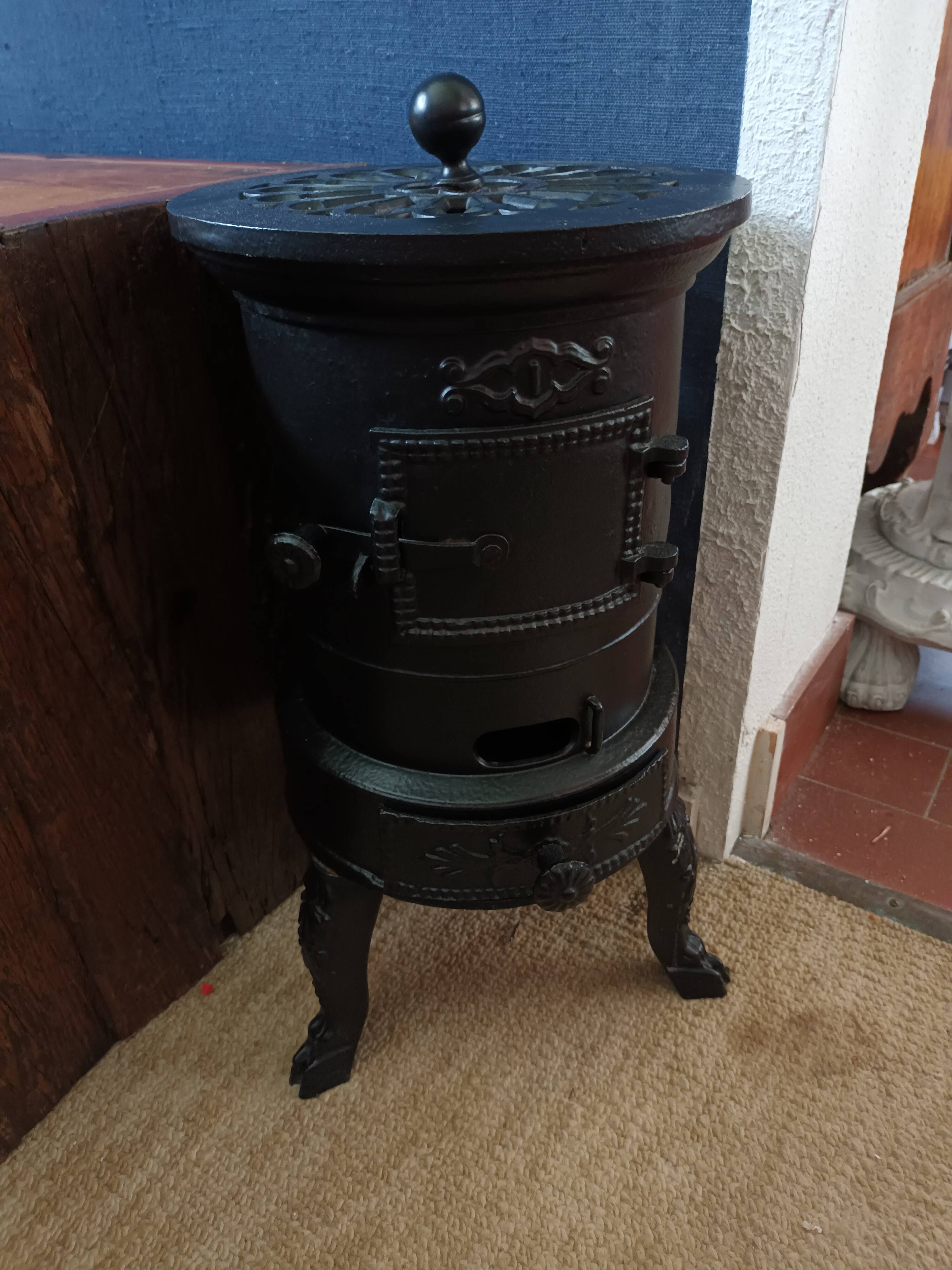 Cast iron stove