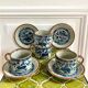 Tasses et assiettes en grès à fleurs