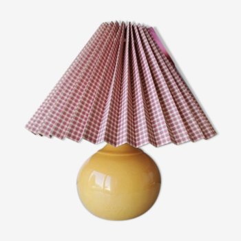 Vintage ceramic table lamp with pleated hood in 80s fabric