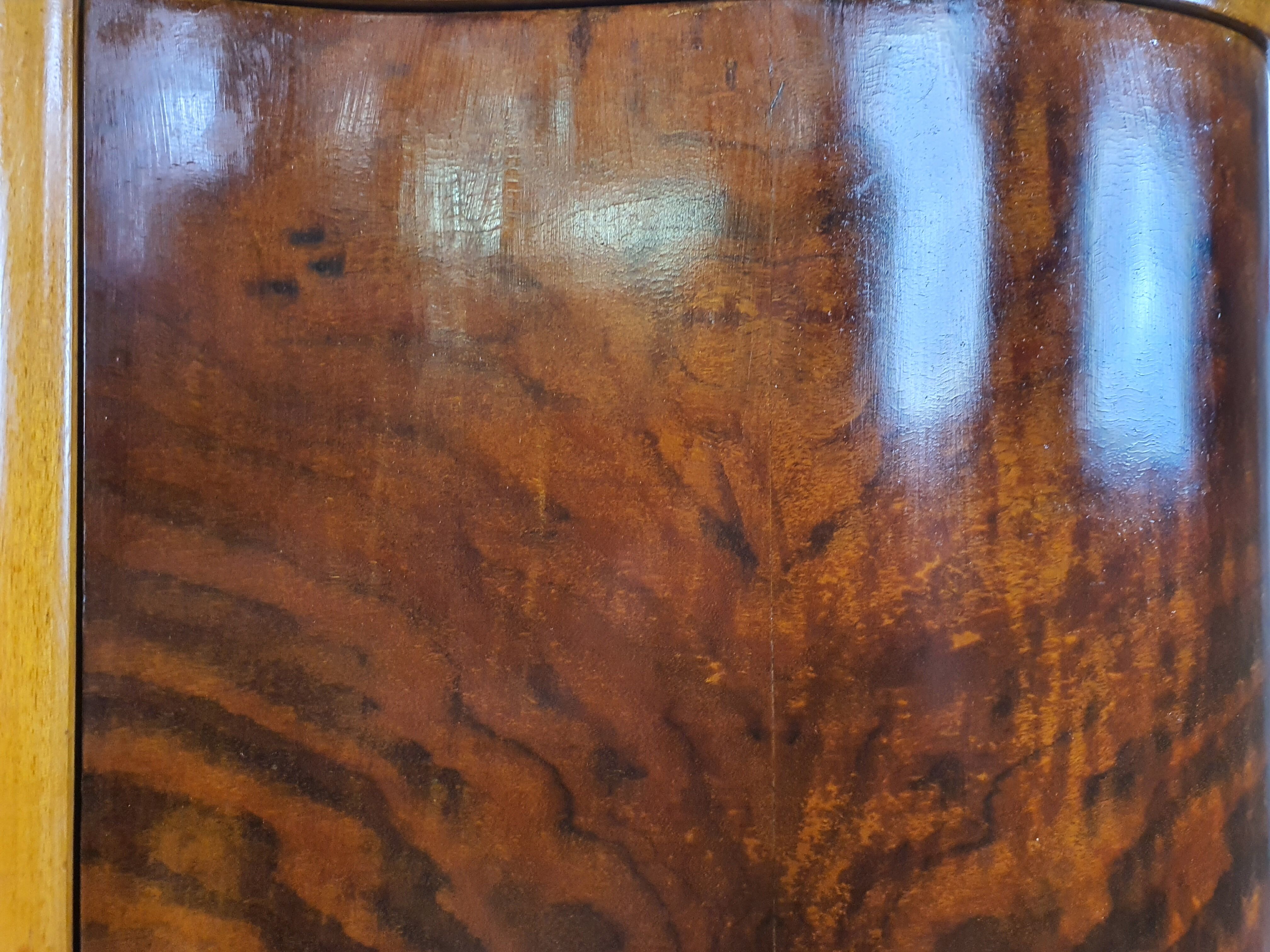 Art Decò Sideboard in Walnut