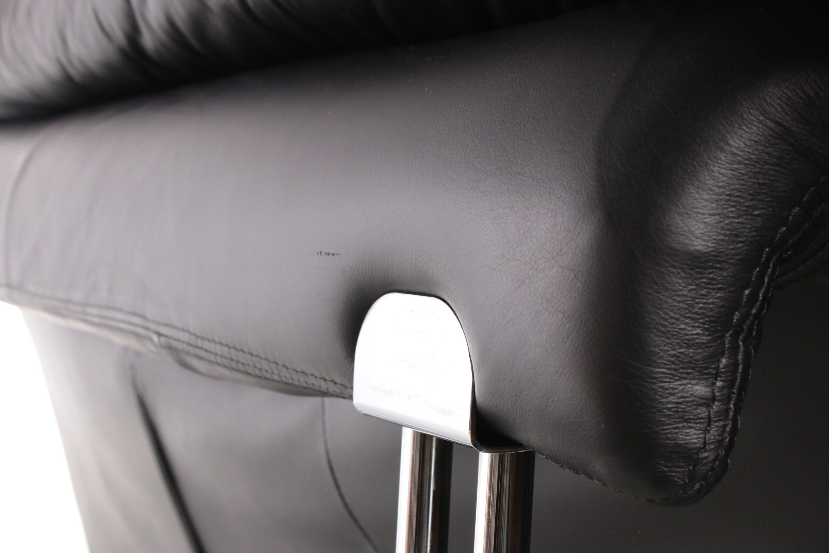 Italian Black leather Postmodern 2 seater sofa, 1970s