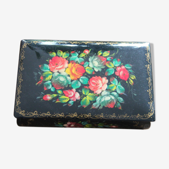 Box in lacquered wood with flowers