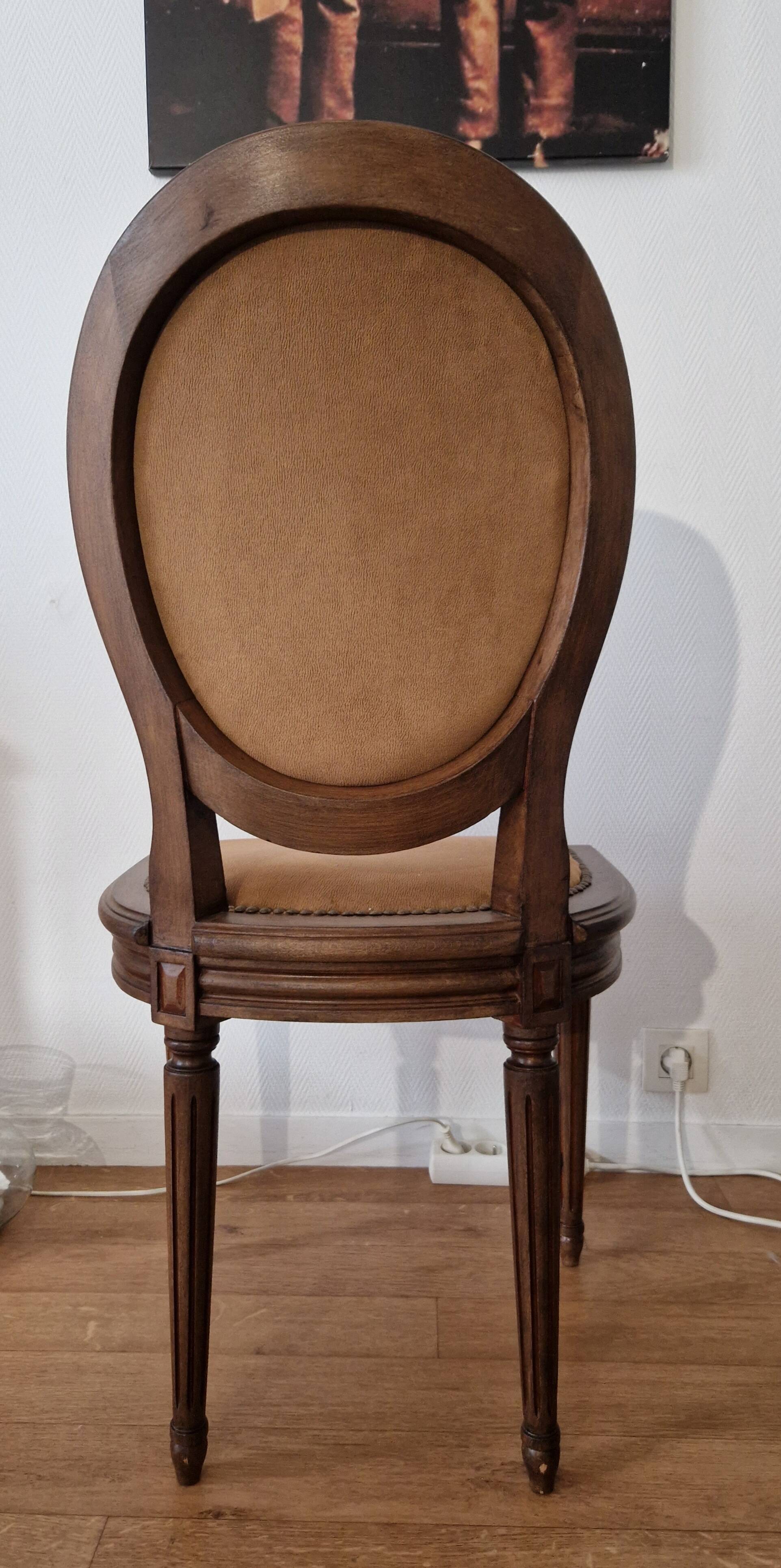 Chaise médaillon style Louis XVI