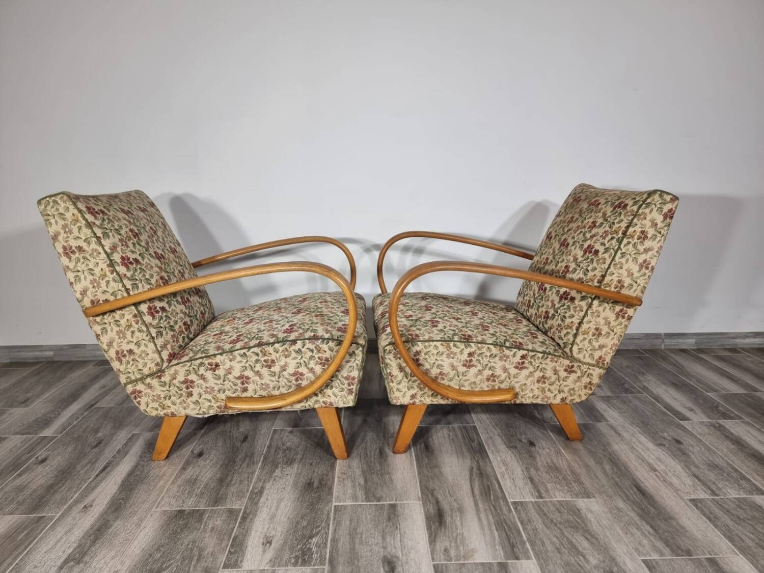 Art deco armchairs by Jindrich Halabala