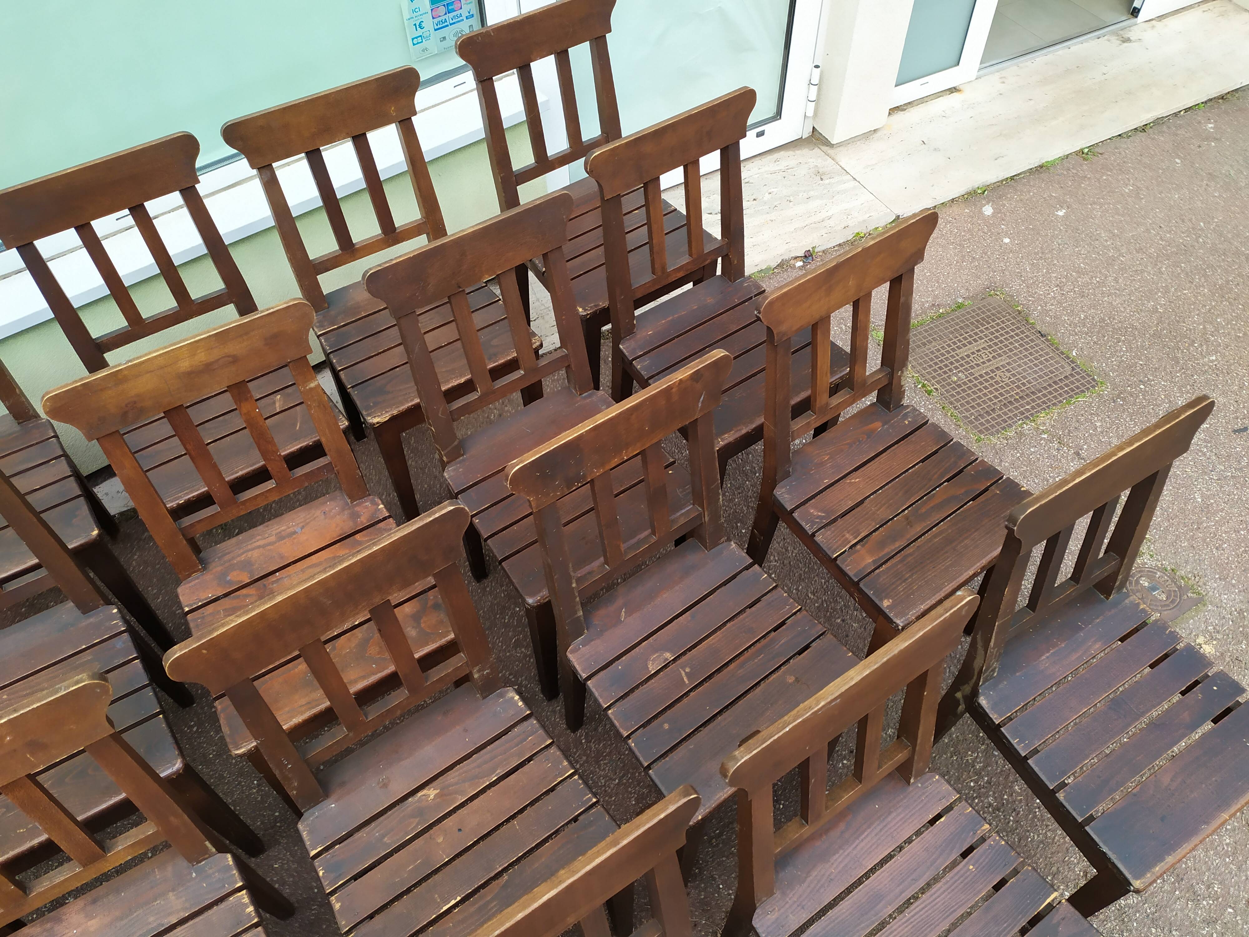 Ensemble lot de 20 chaises en bois de bistrot