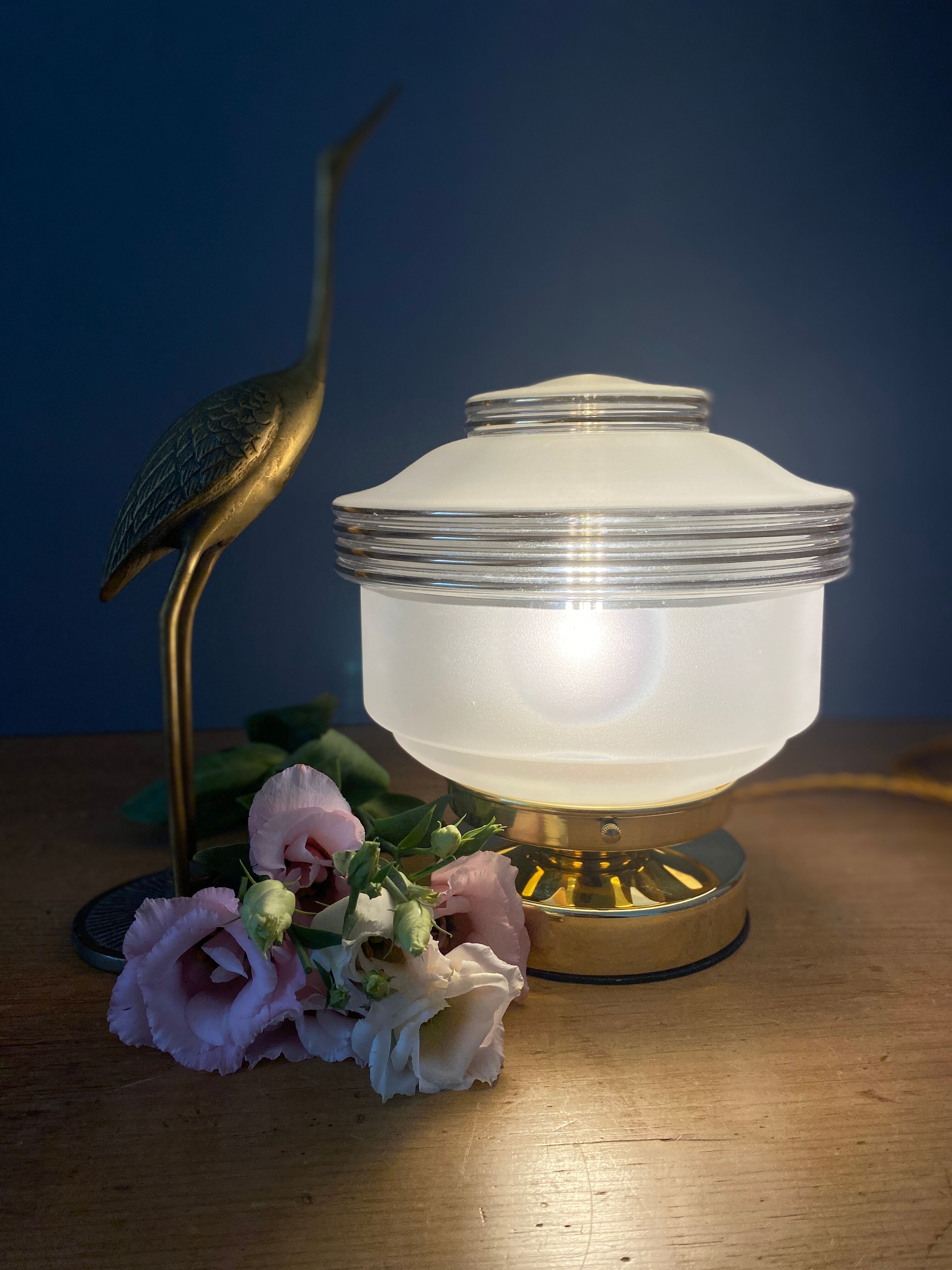 Table lamp vintage art deco globe in white frosted glass with golden edging