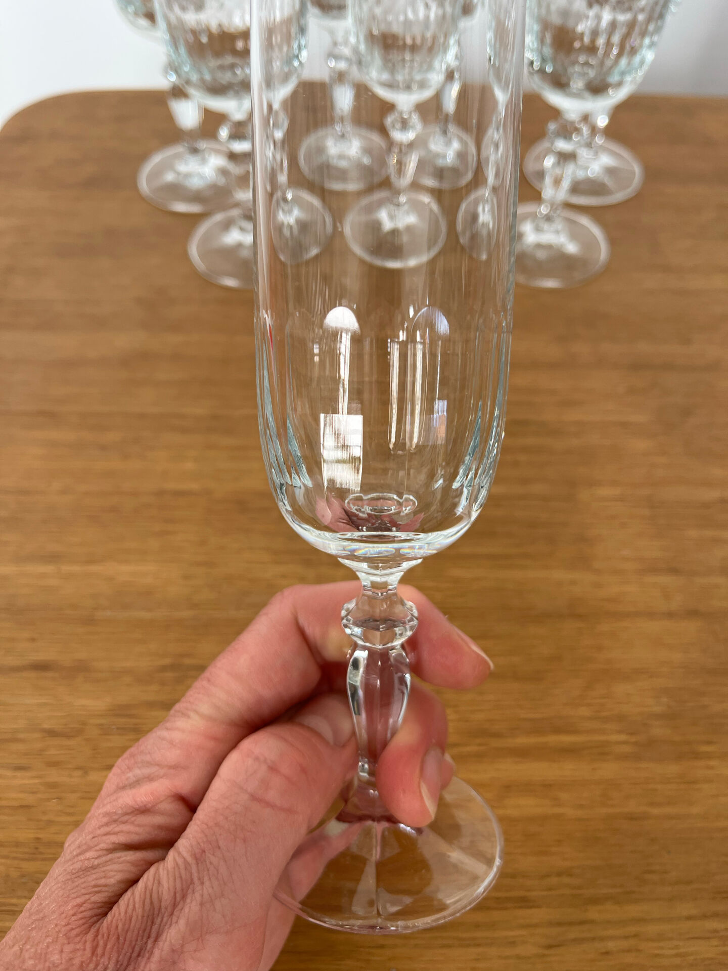 Set of 8 crystal champagne flutes in classic design.