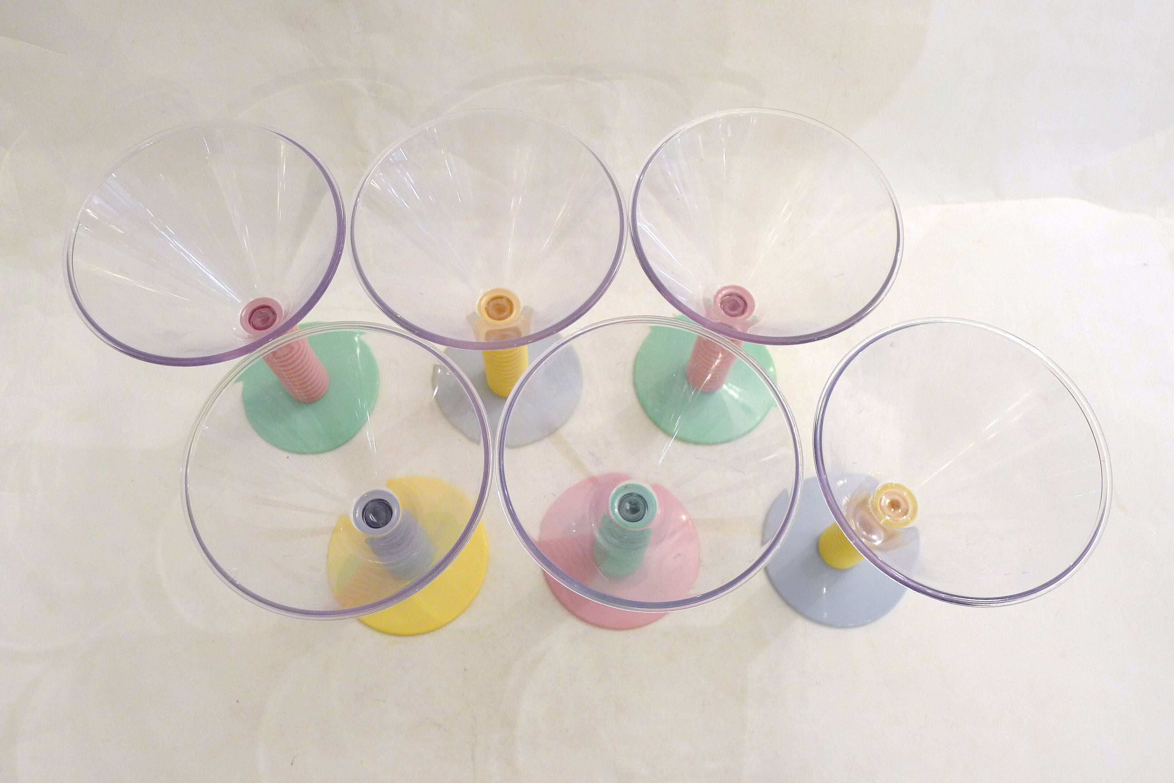 Set de 6 verres à cocktail 1980' sur pied bicolore