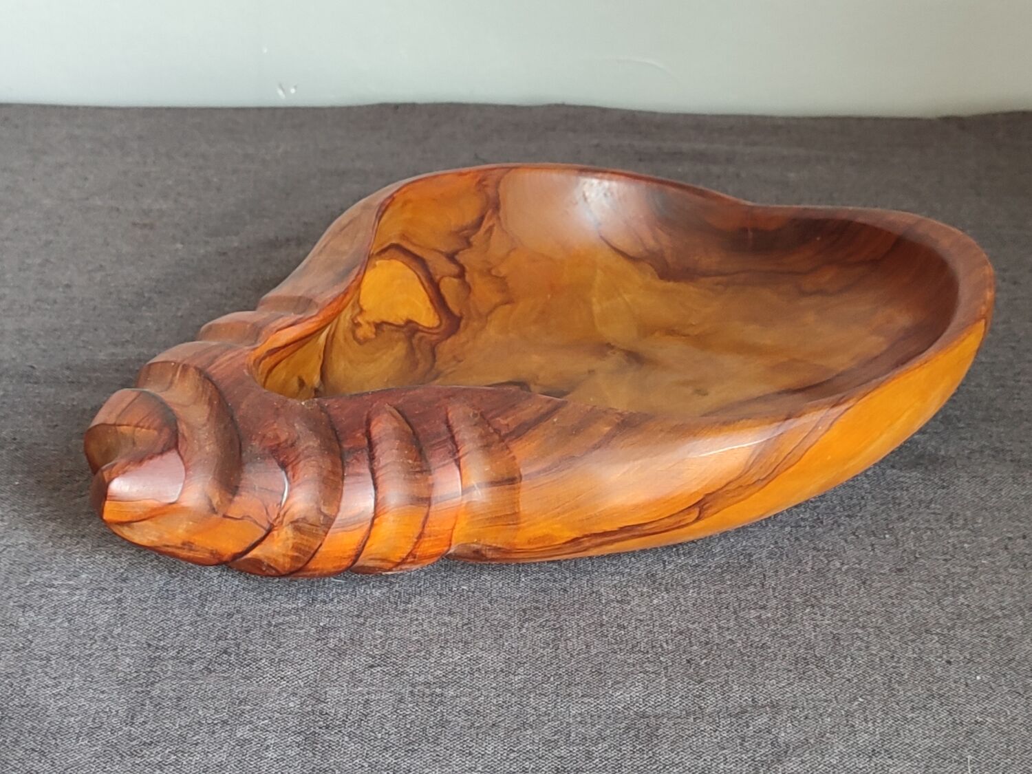 Olive wood cut shell Vintage Falcon
