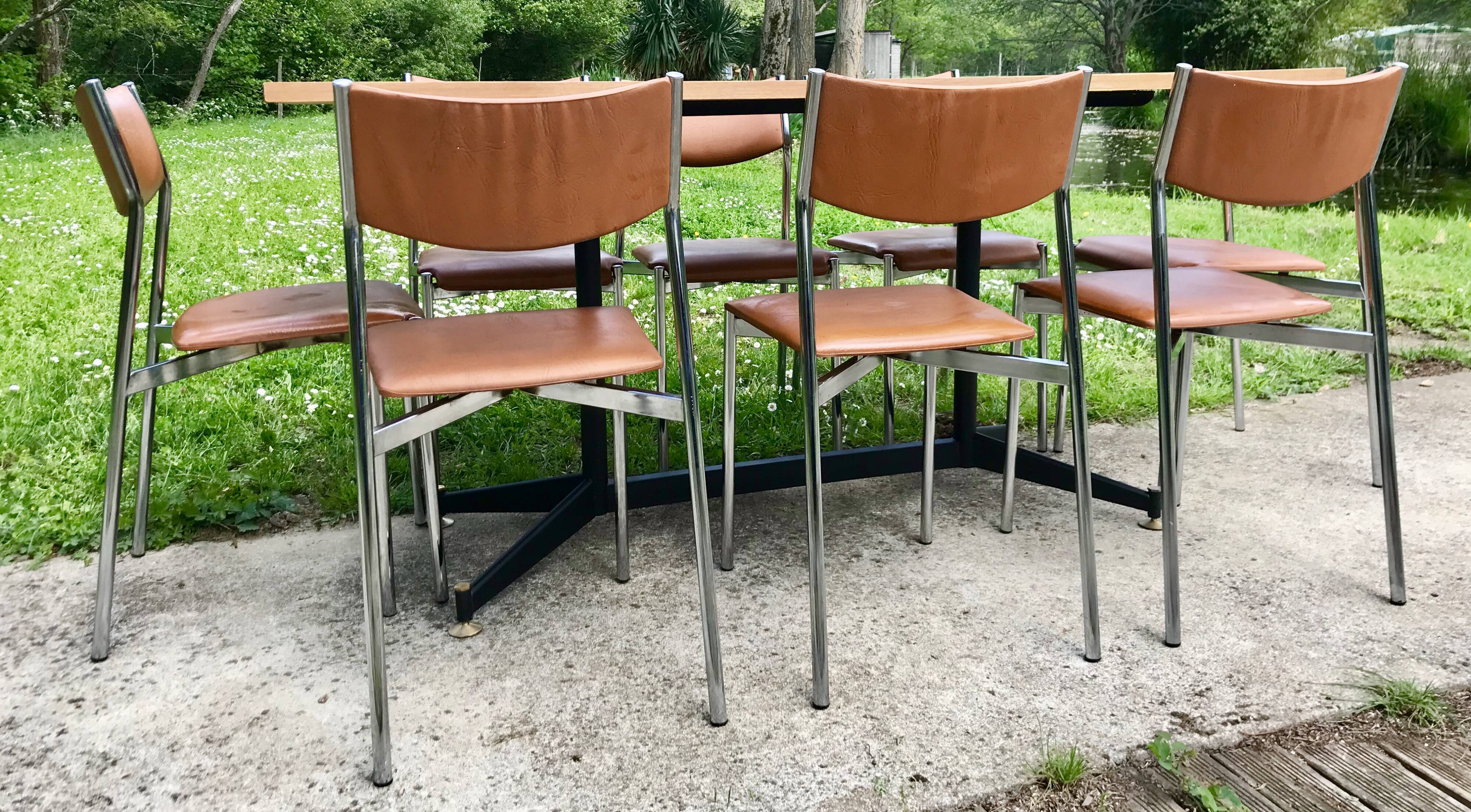 Ensemble de 8 chaises en skaï 1970