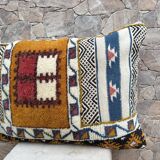 Vintage cushion cover in Berber kilim: Moroccan wool cushion.
