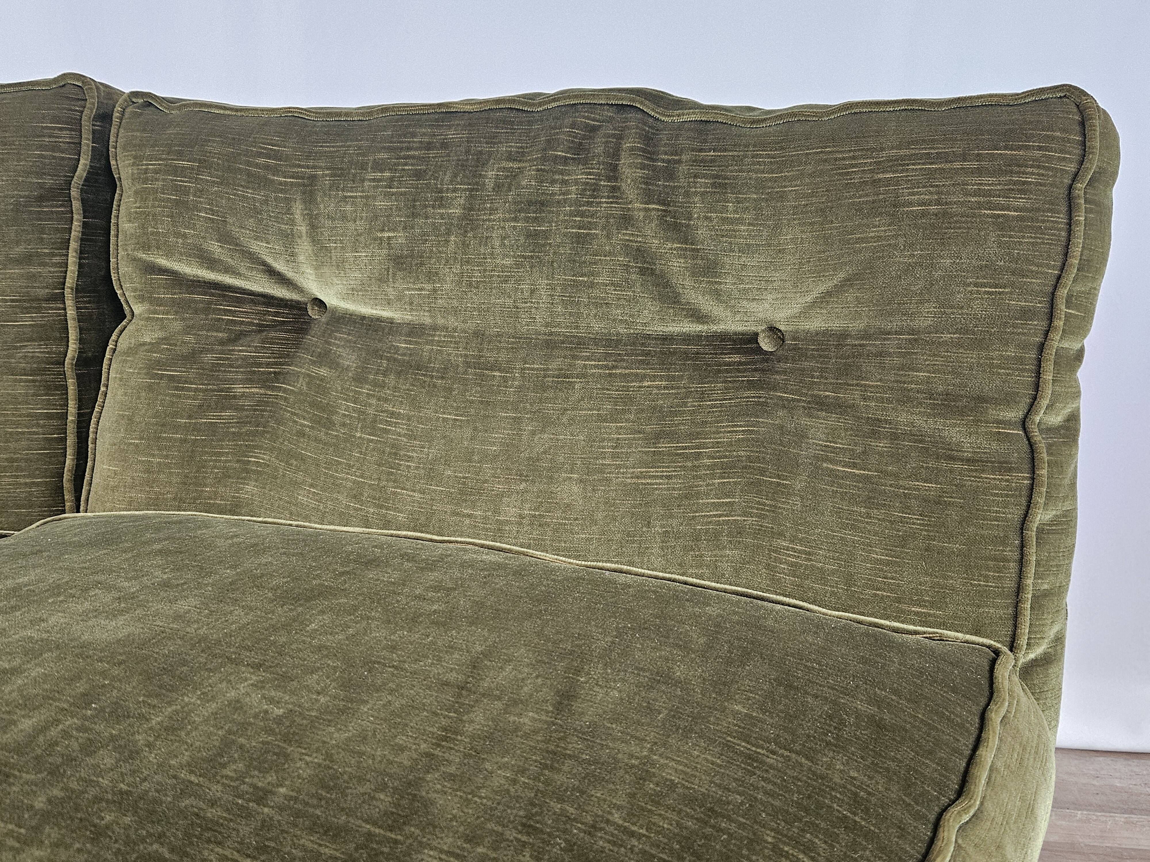 70s corner sofa in green fabric