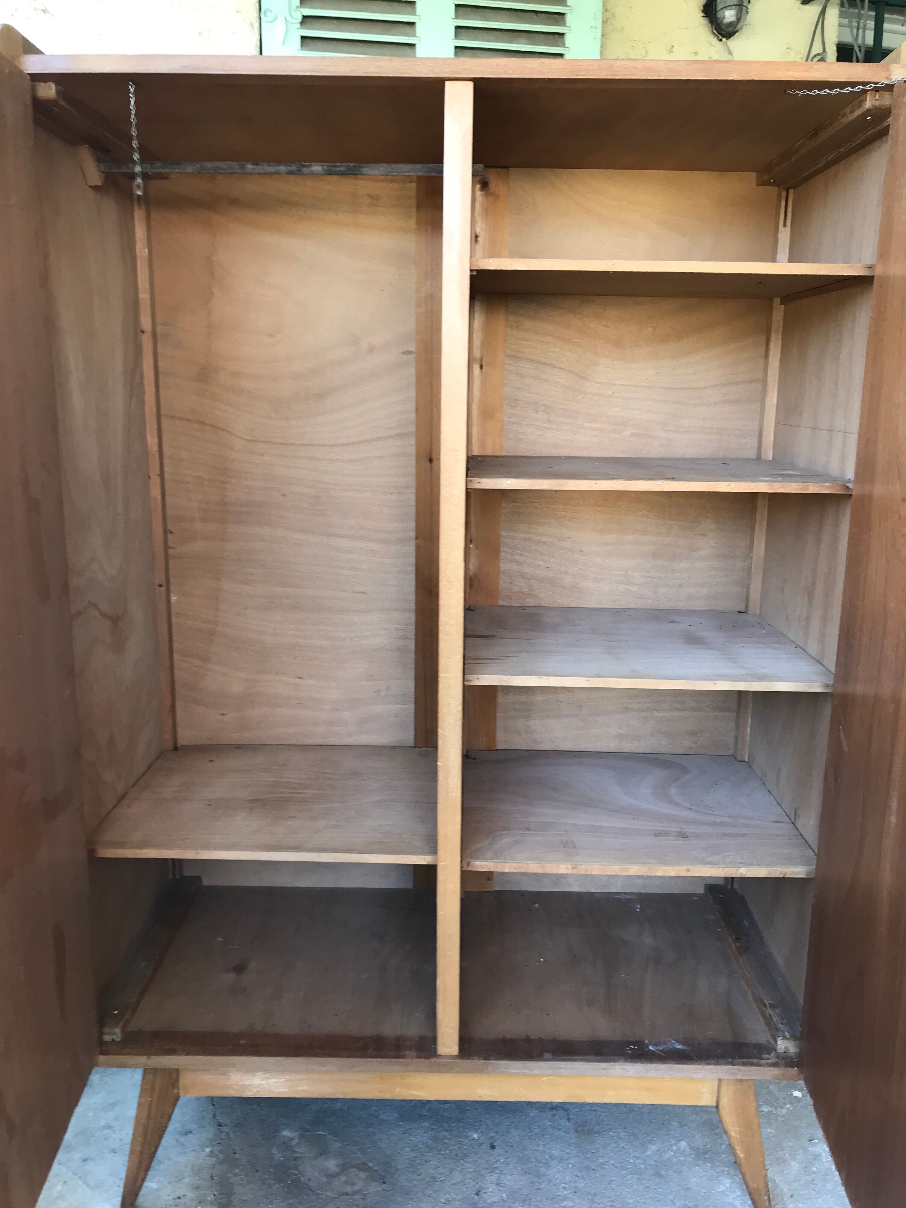 Armoire vintage pieds compas