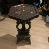 Pedestal table