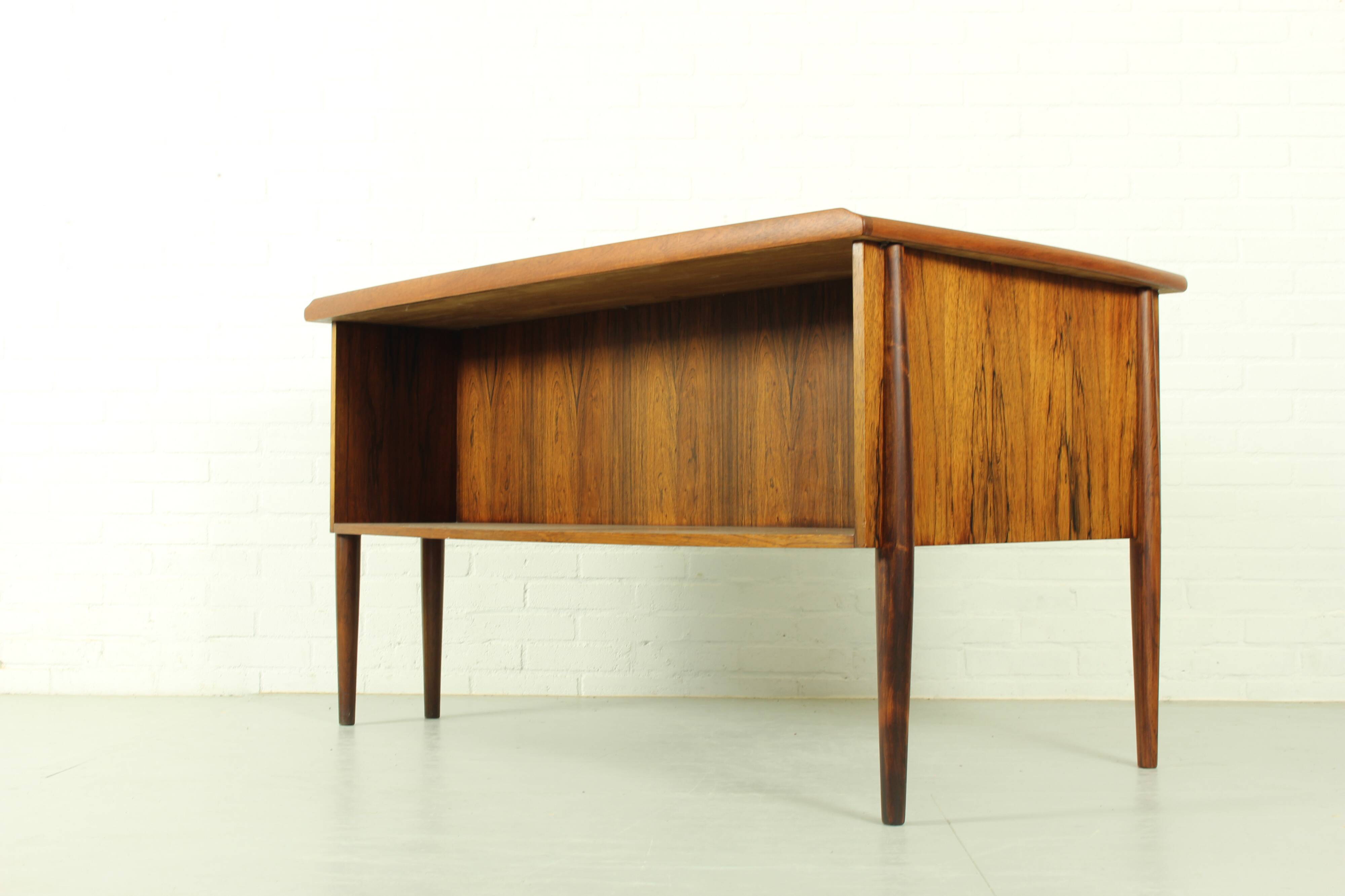 Bureau Boomerang en palissandre du milieu du siècle, années 1960