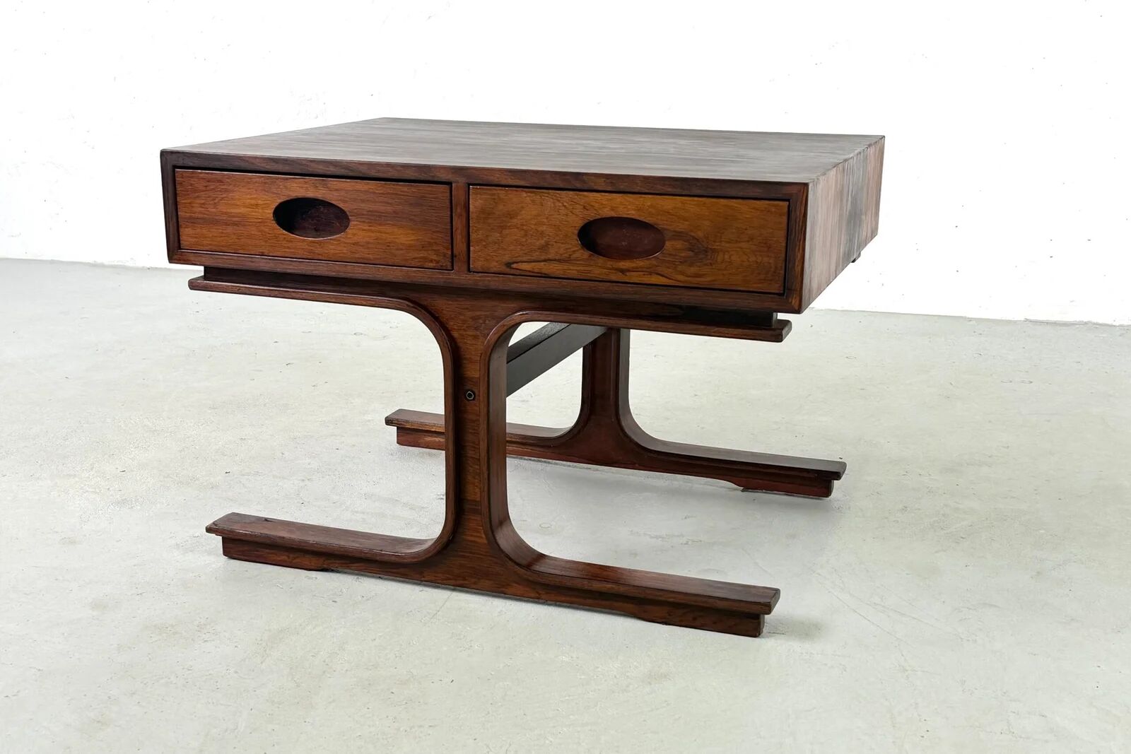 Table basse modèle 554 par Gianfranco Frattini pour Bernini – 1960s
