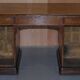 Bureau partenaire double face à deux caissons Gillows Lancaster chêne moucheté