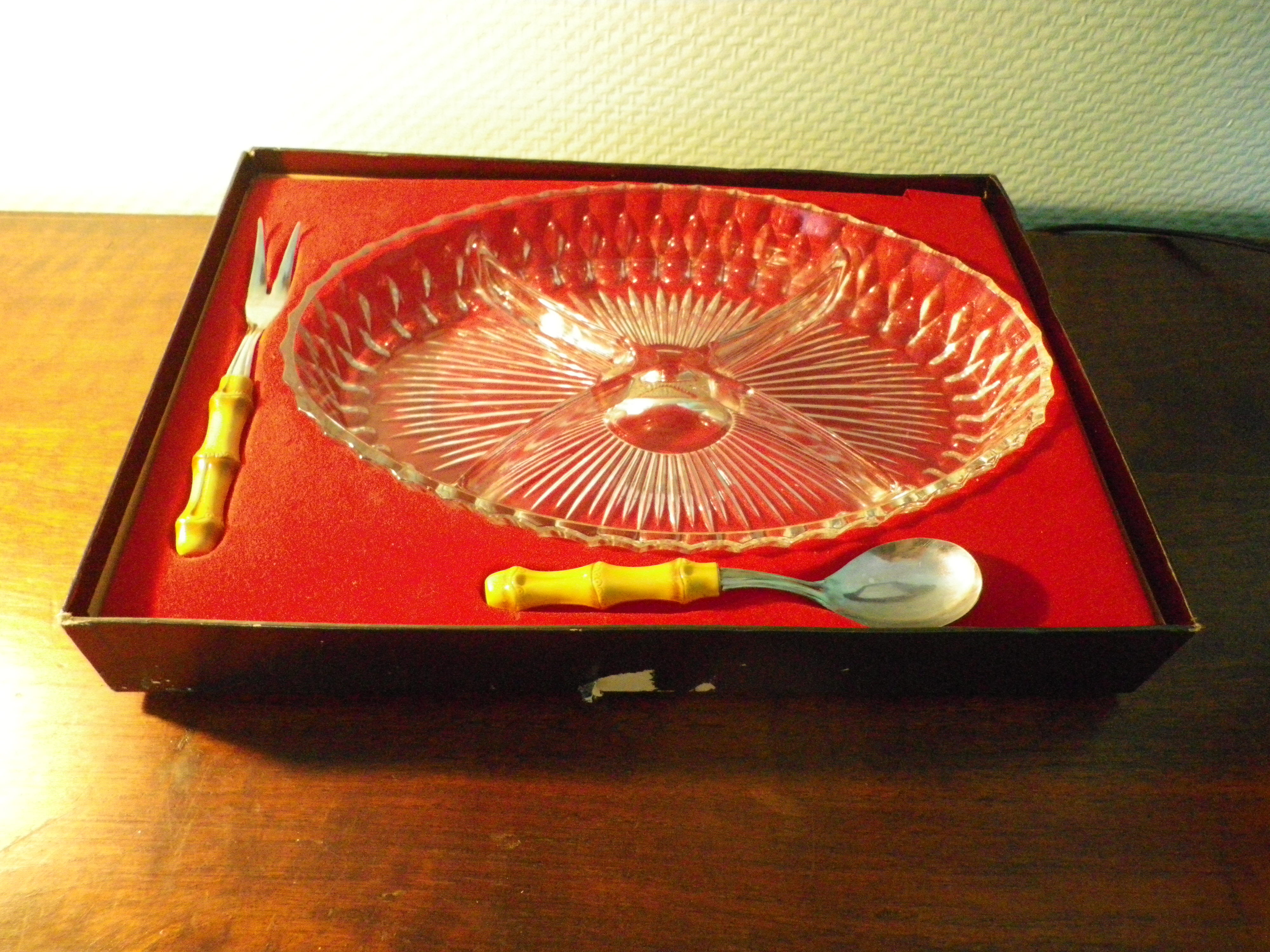 Vintage serving dish with aperitif, appetizers with its 2 serving accessories, original box