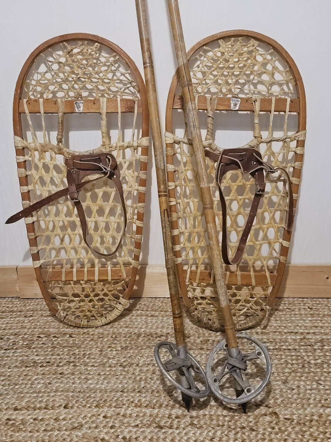 Raquettes de neige et bâtons Canada vintage