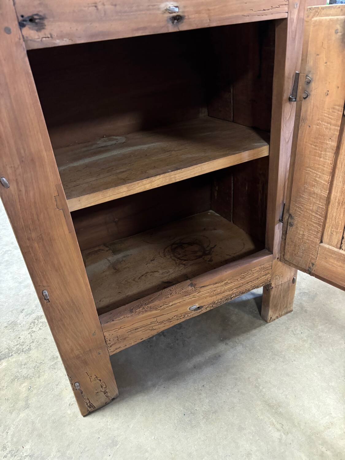 One-door writing desk