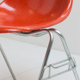 Chaise Eames produite par Herman Miller rouge