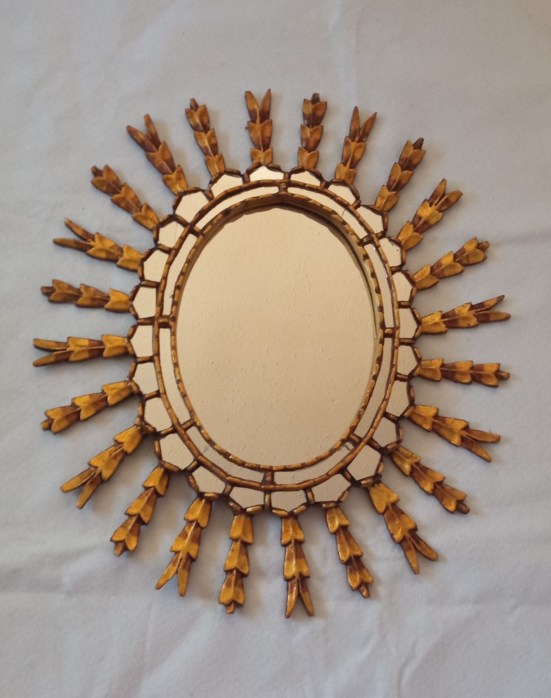 Sun mirror in gilded wood, 60x52 cm