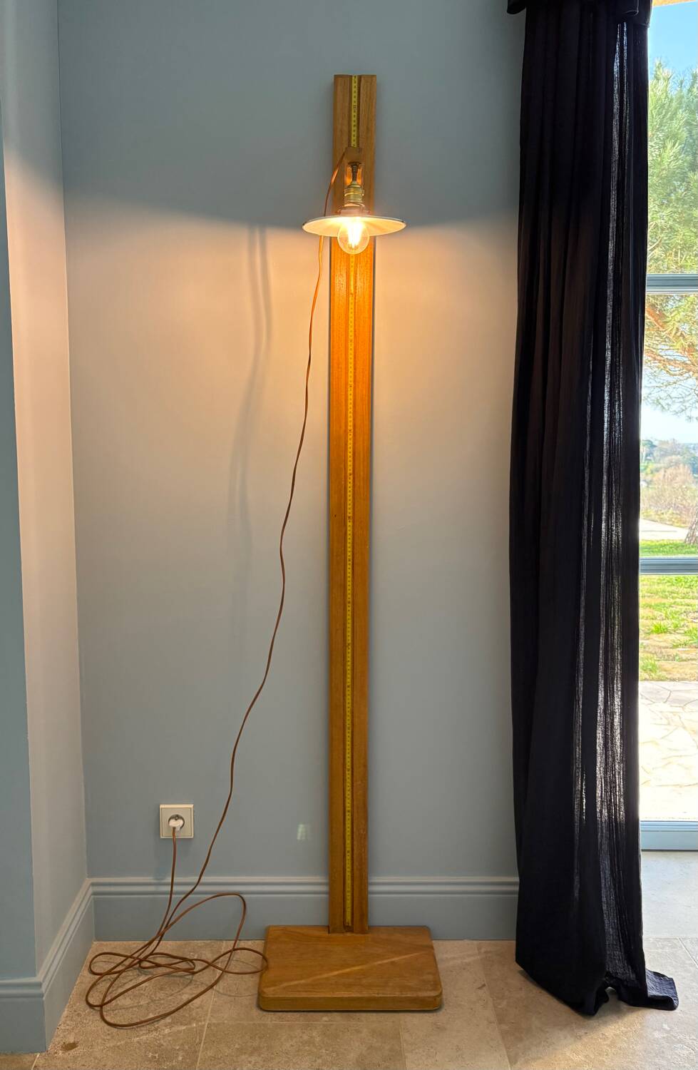 Lampadaire sculpturale - ancienne toise médicale détournée - unique
