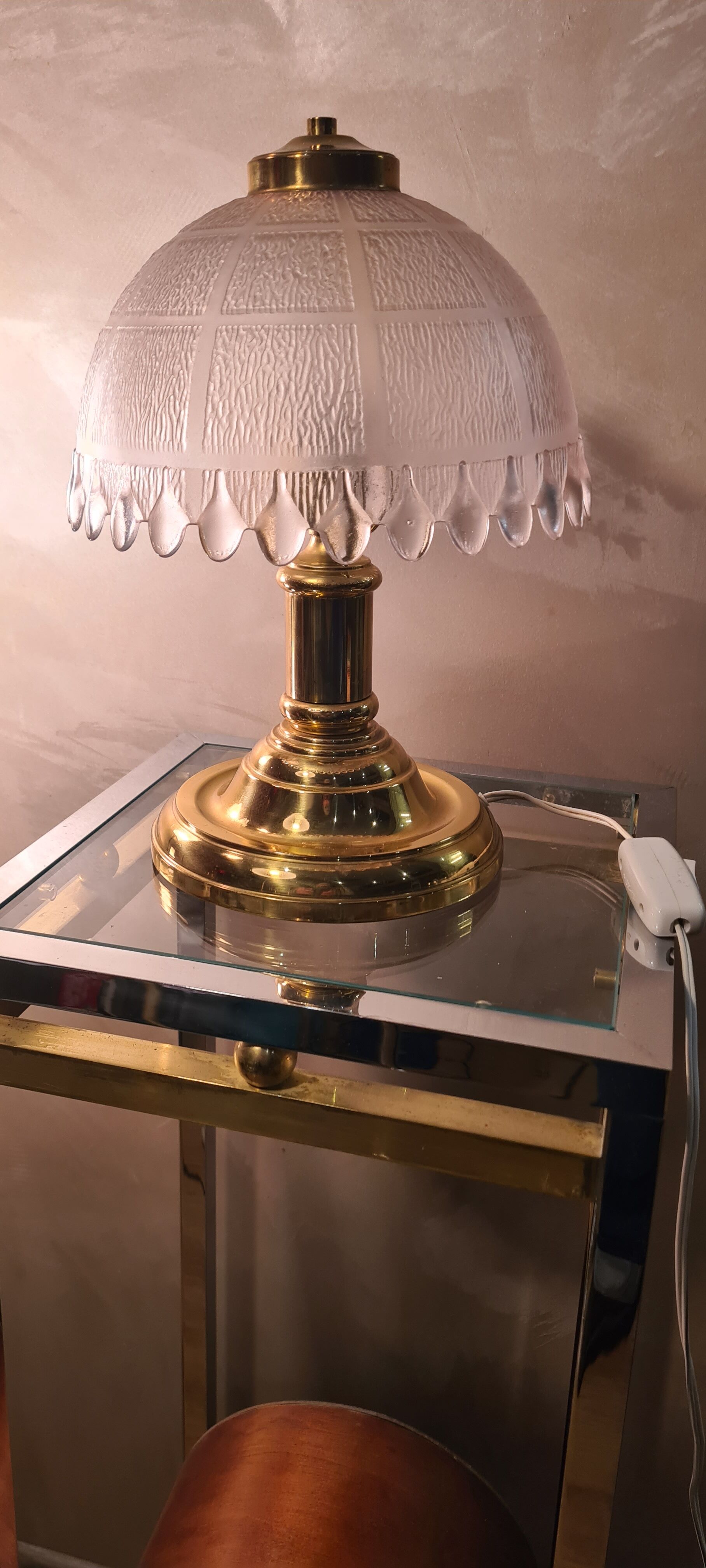 Delux lamp 1970 A 80 gold chrome ,,,,,and molded glass 31x22 very good condition