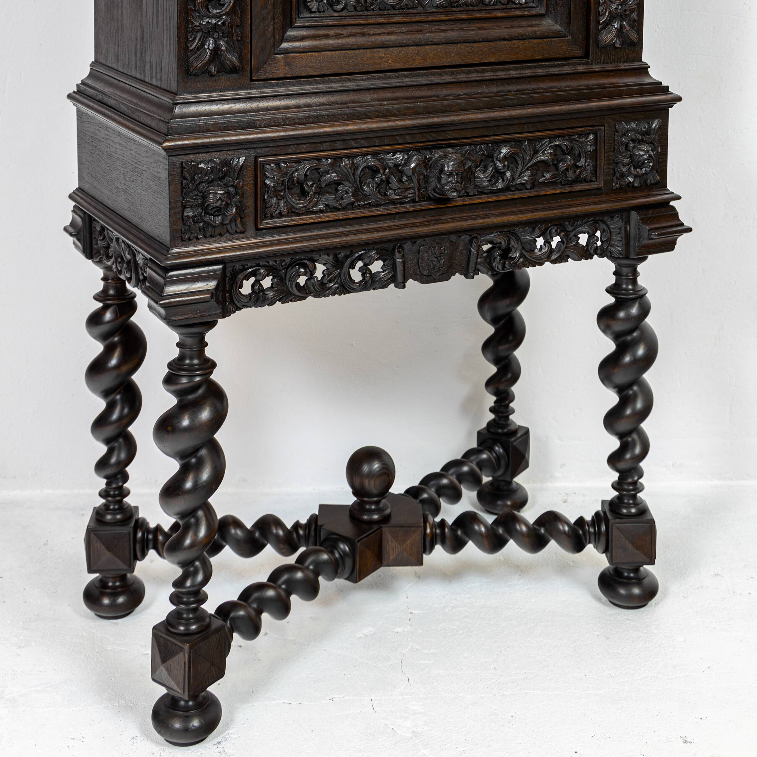 Neo-baroque cabinet from Gdansk in oak - around 1870-1880